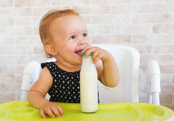 Comment éviter les petits rejets de lait du nourrisson ?