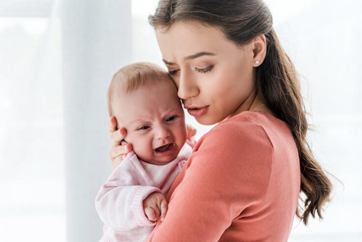 bébé avec maman 