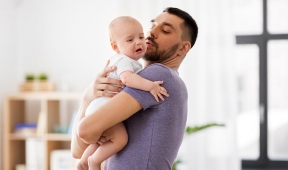 Intolérance au lactose papa et bébé qui pleure