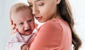 bébé avec maman 