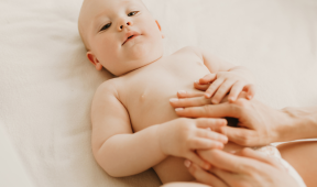 massage ventre bébé serein